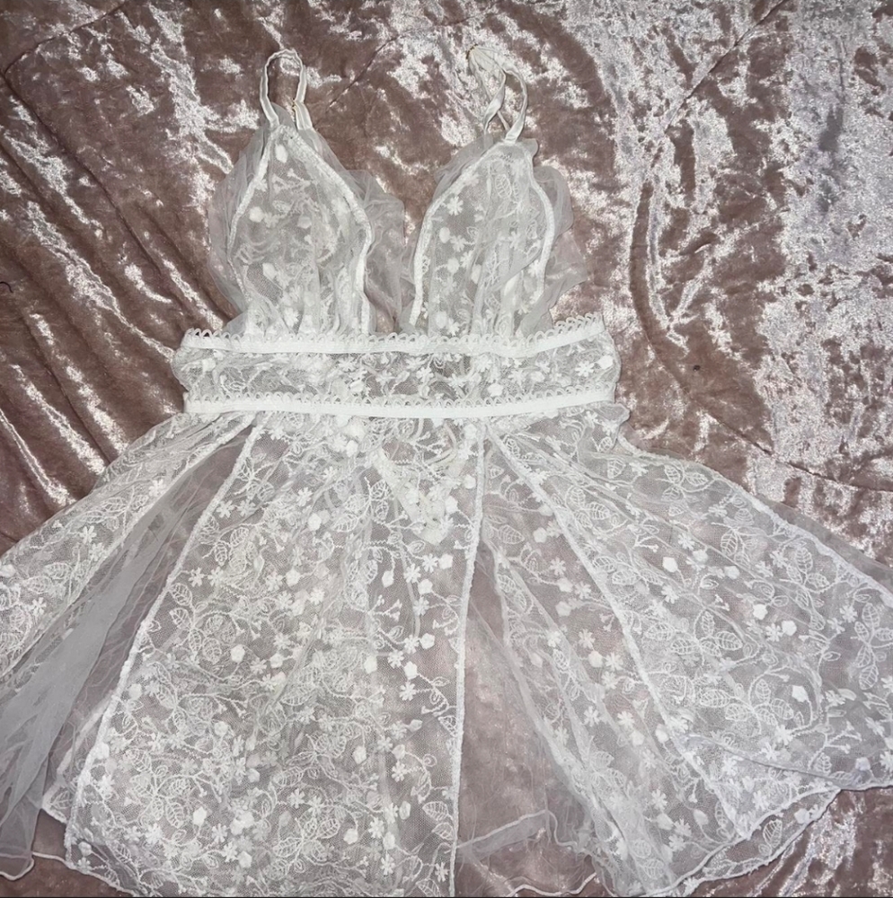 Elegant White Lace Dress